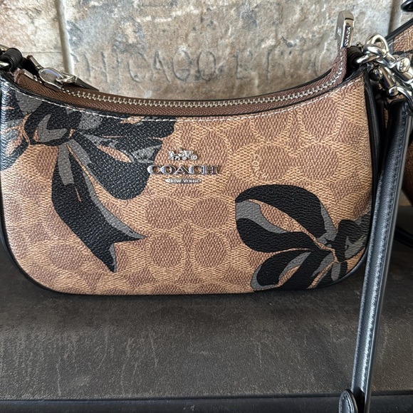 NWT Coach BOW Tan and Black Crossbody Bag and matching wallet FIRM PRICE - Picture 2 of 13